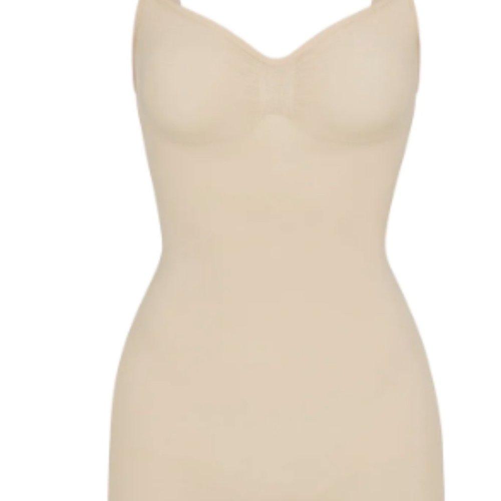 (1208/1211) SEAMLESS SCULTP MID THIGH BODYSUIT - SAND - Picture 1 of 3